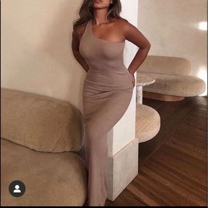 437 The Naomi Dress / Tan